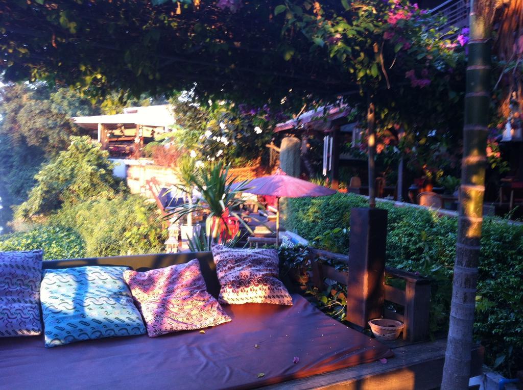 The Riverside Guest House Lampang Exterior photo