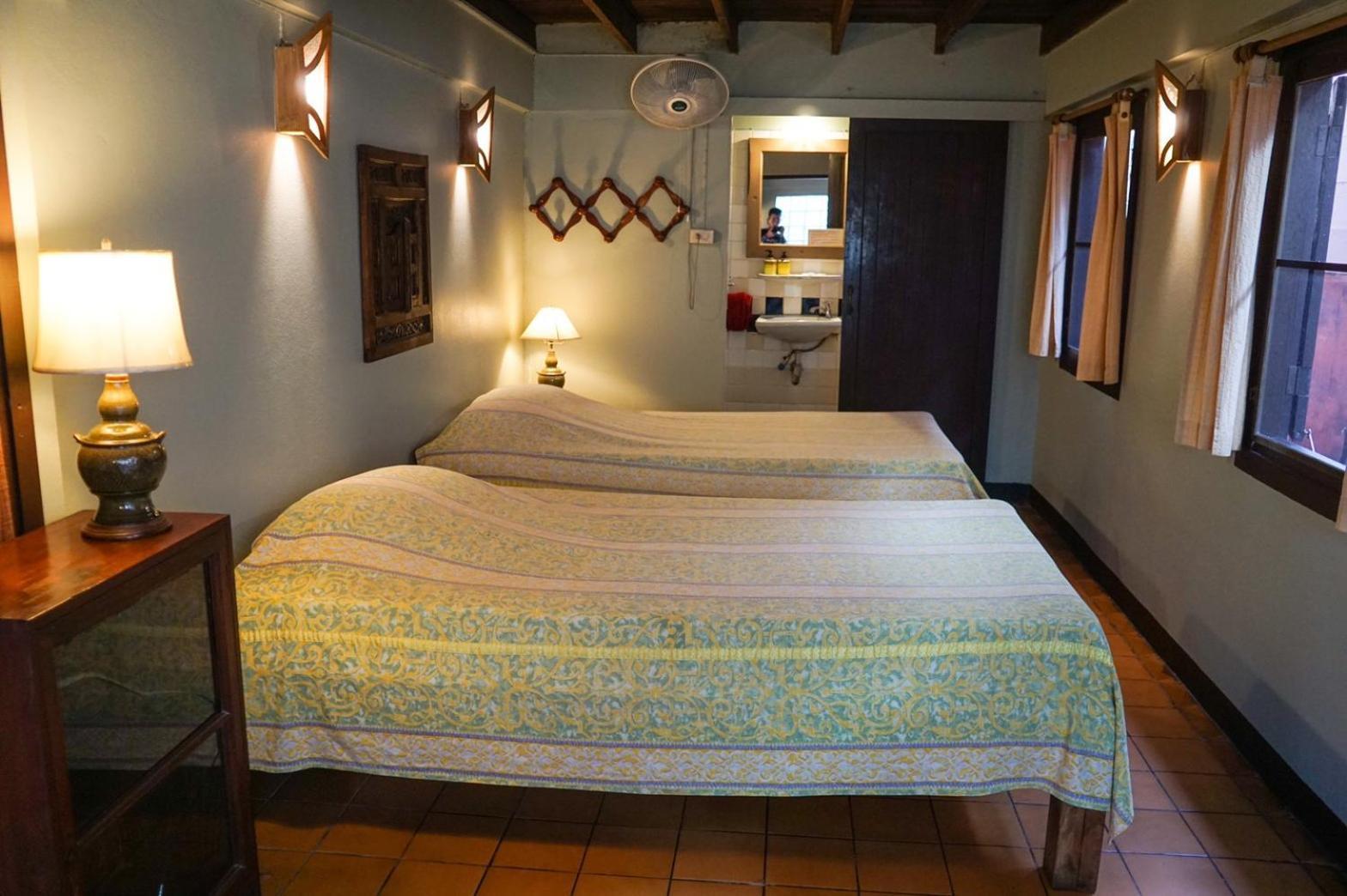 The Riverside Guest House Lampang Exterior photo