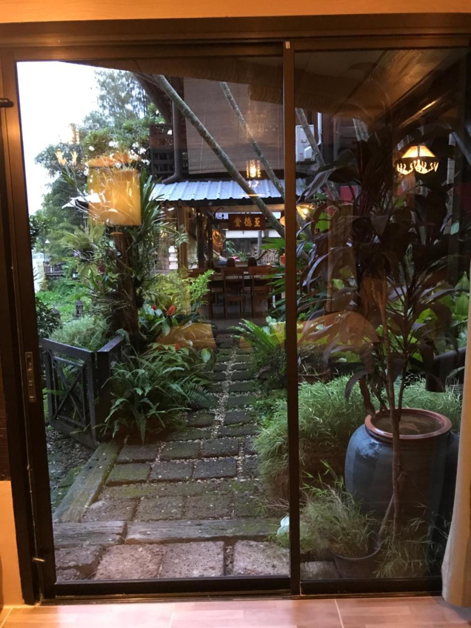 The Riverside Guest House Lampang Exterior photo